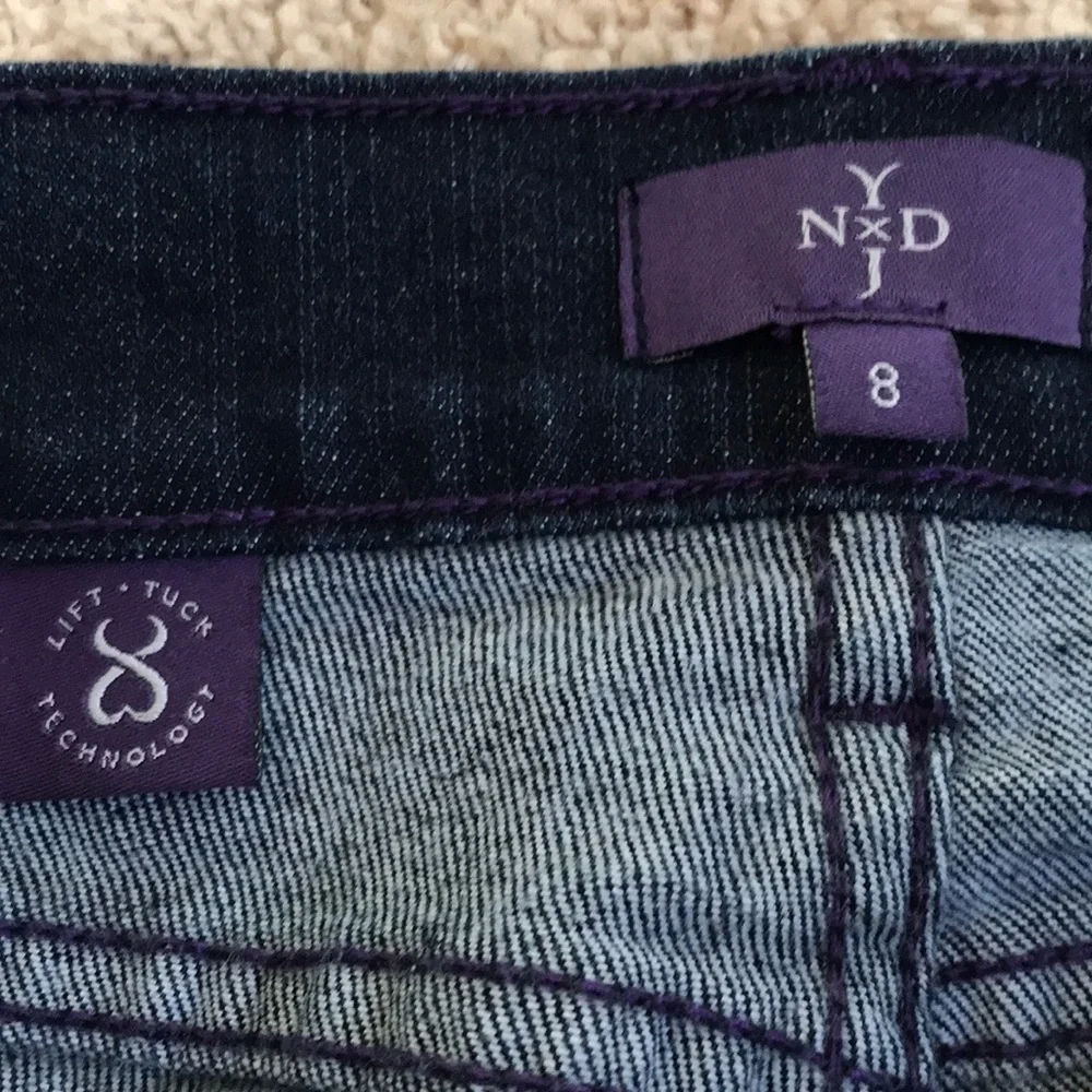 NWT! NYDJ Size 8 blue straight slimming jeans